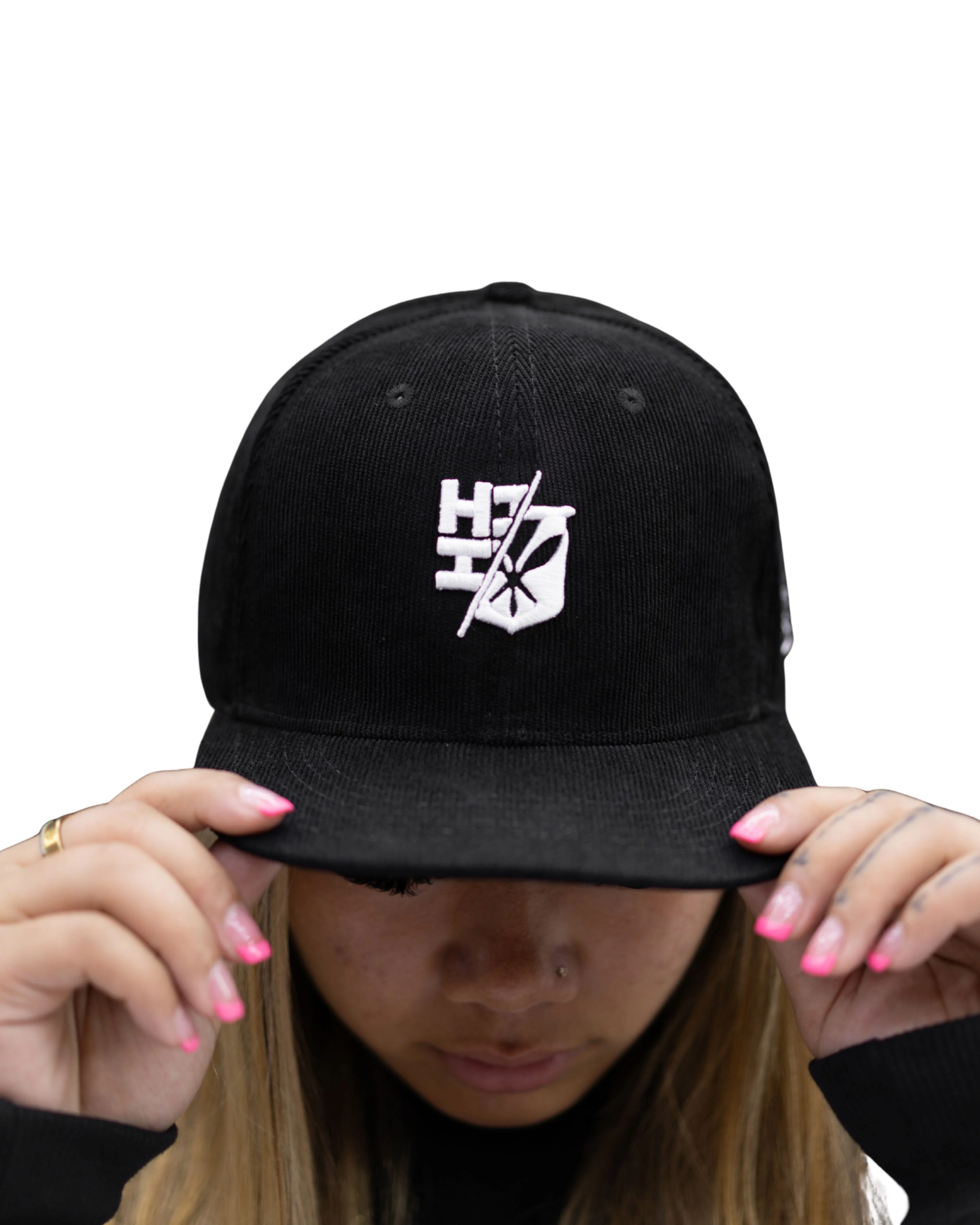 BLACK & WHITE SPLIT LOGO HAT